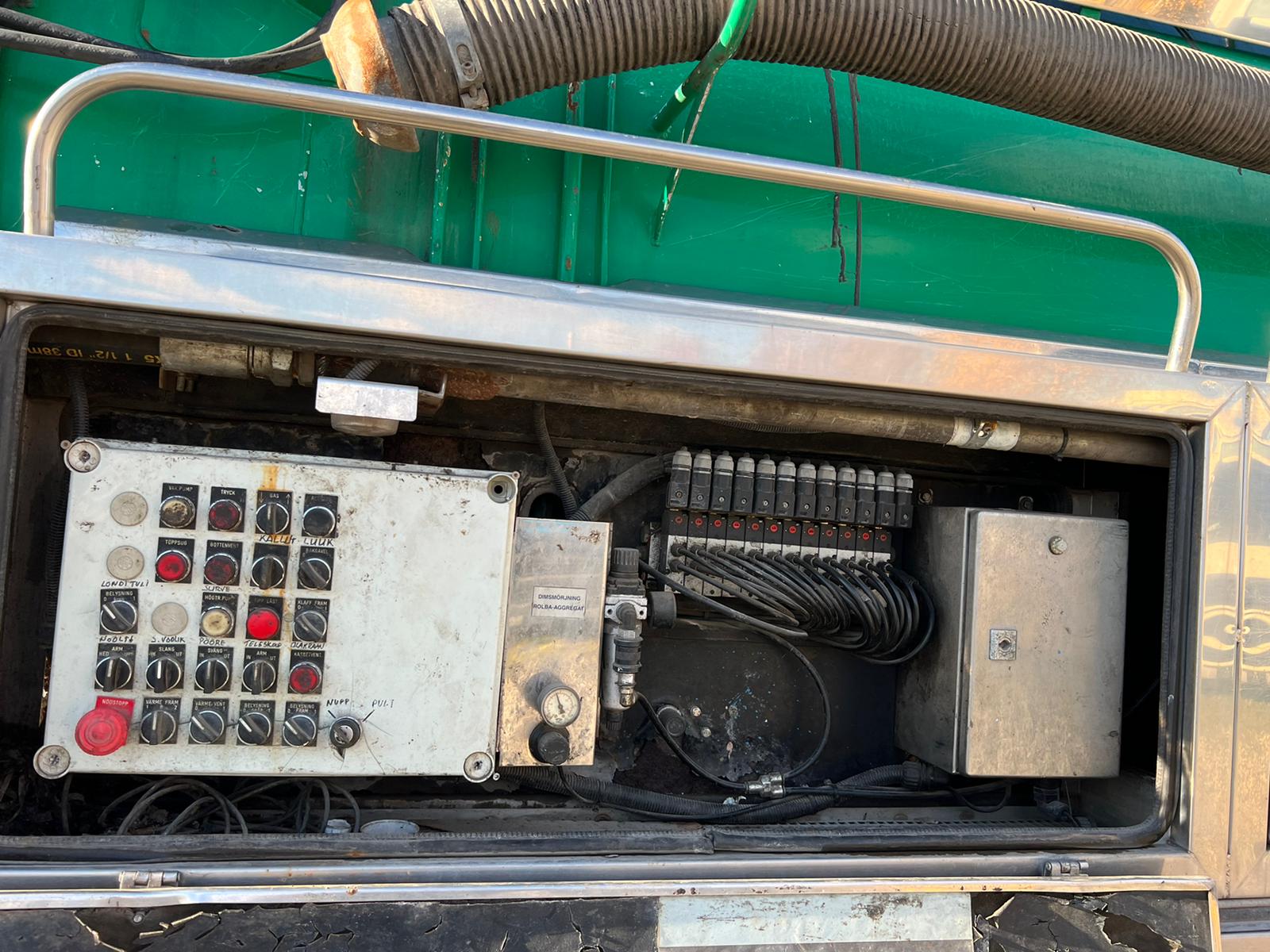 SCANIA P124, 2005, 6×2 VACUUM + ADR + REMOTE + PIPE