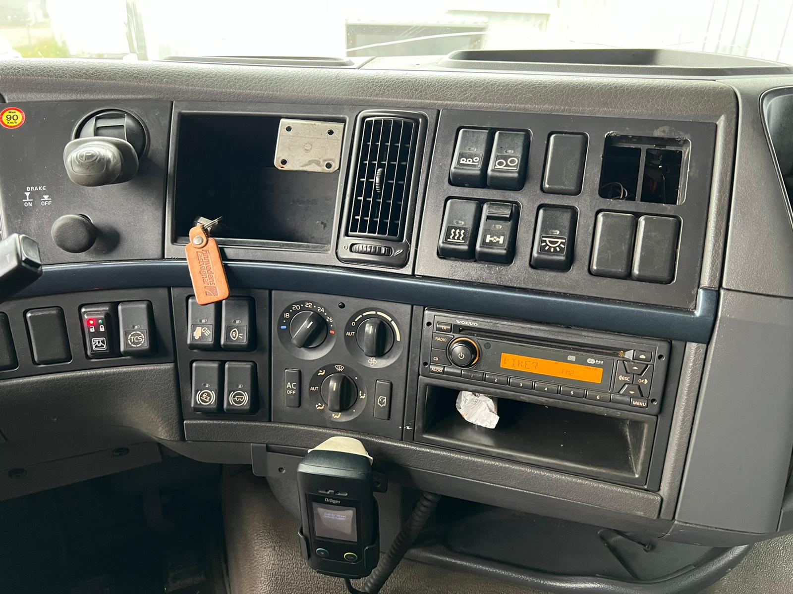 VOLVO FH500, 2011, 8×2 CHASSIS