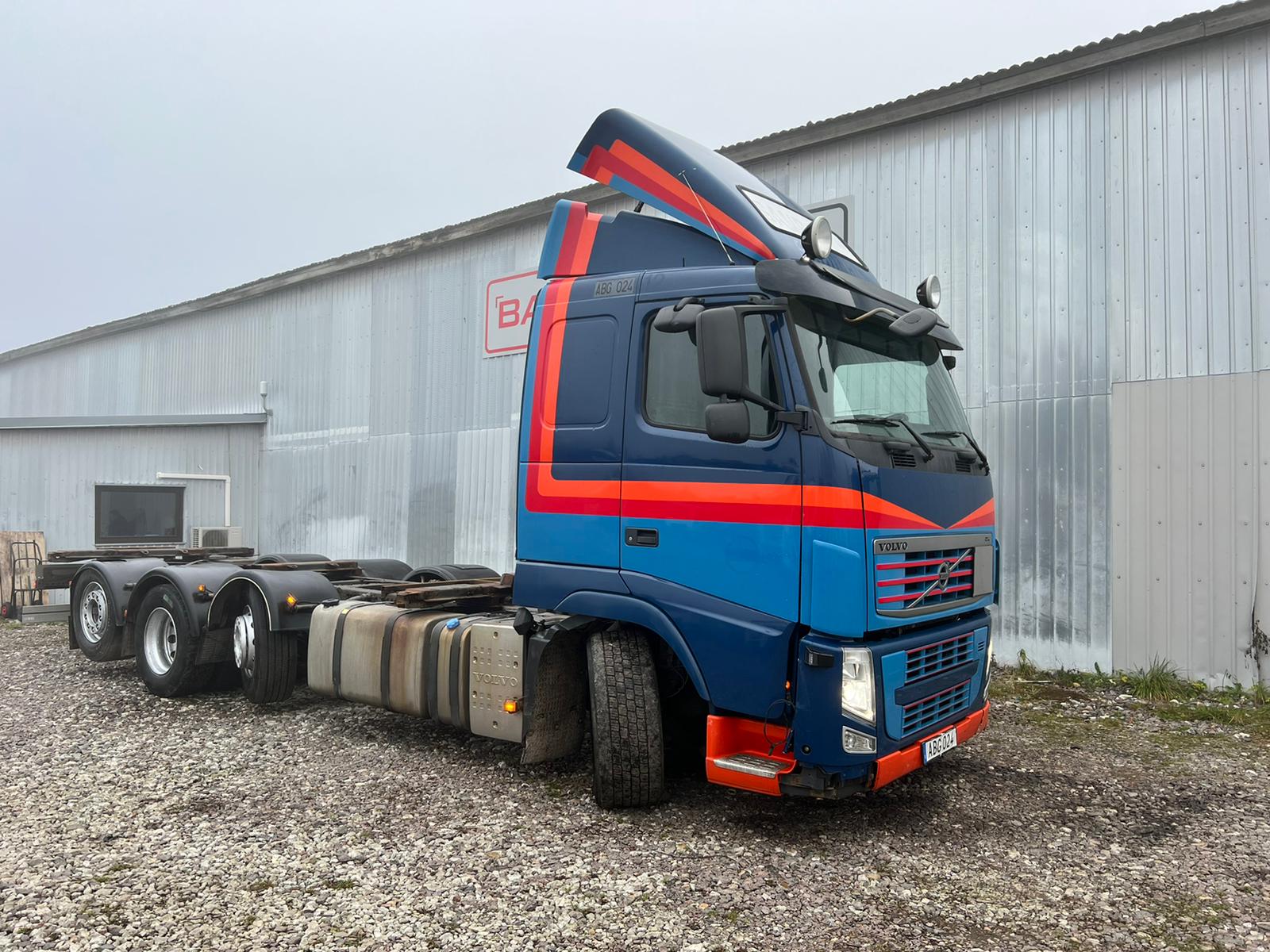 VOLVO FH500, 2011, 8×2 CHASSIS